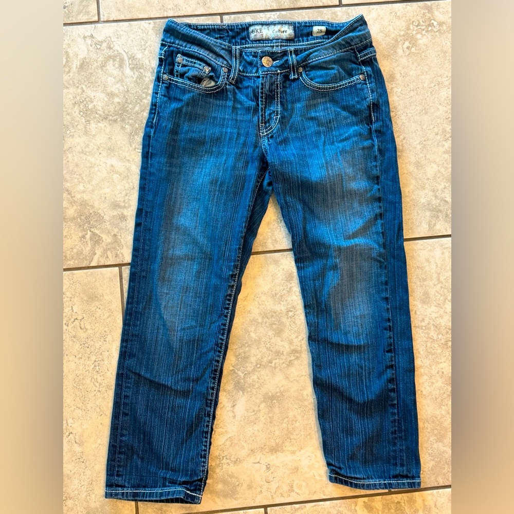 BKE Culture Capri Crop Jeans with bedazzled back pockets, size 28